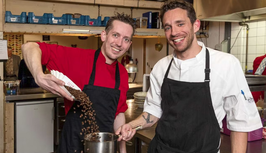 Artikel Misset Horeca - Koken met koffie in zes gangen: van chipje tot sorbetijs
